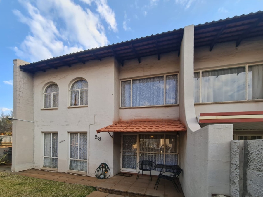 To Let 2 Bedroom Property for Rent in Ifafi North West